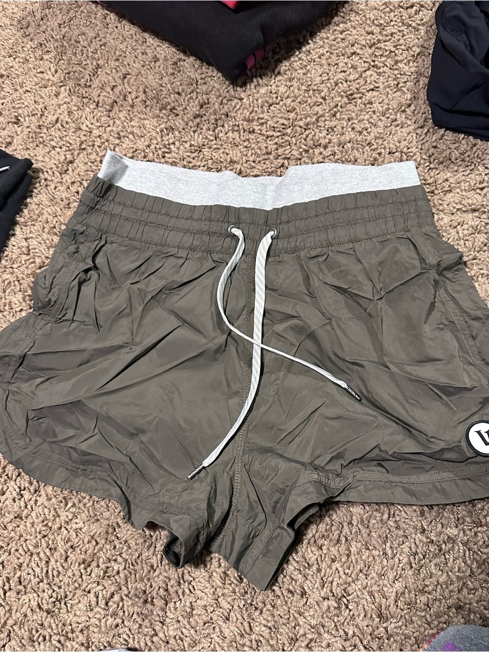 Vuori sport short 
Size small